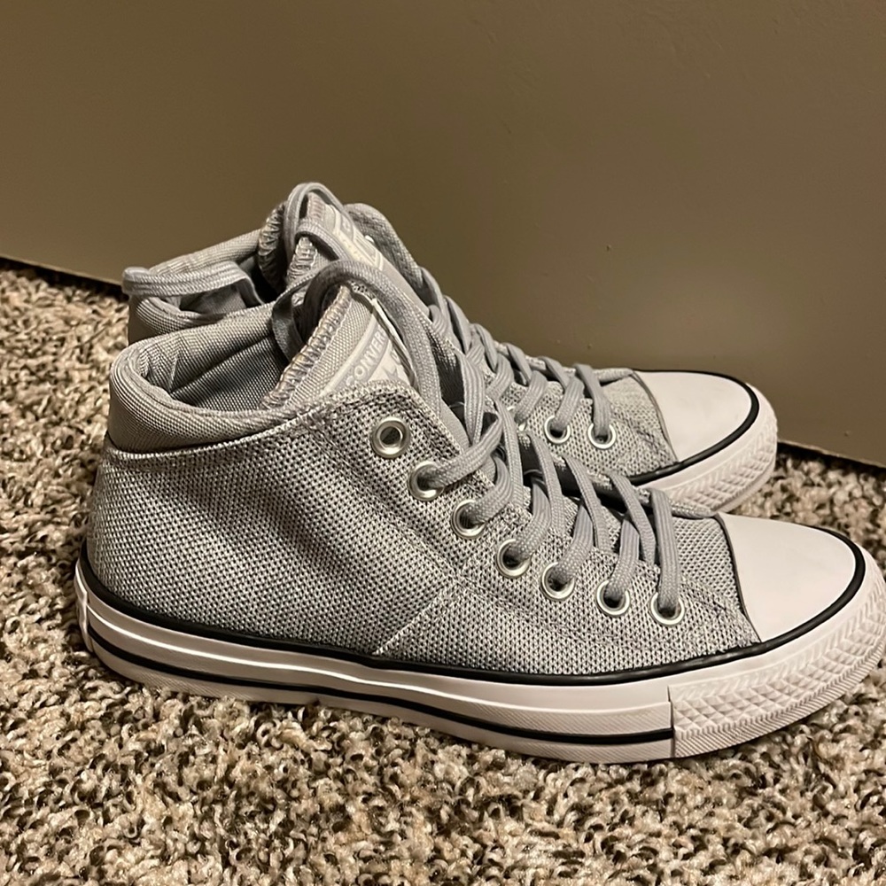 Converse Mid High Tops Women’s 6